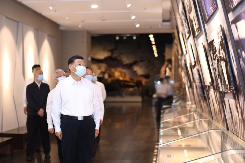 2022年8月16日至17日，中共中央總書記、國家主席、中央軍委主席習(xí)近平在遼寧考察。這是16日下午，習(xí)近平在錦州市考察遼沈戰(zhàn)役紀(jì)念館。 新華社記者 燕雁 攝