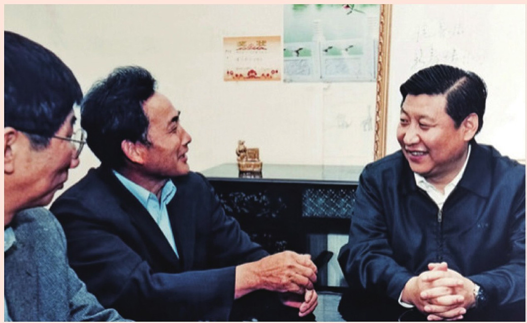 2003年4月24日，時(shí)任浙江省委書記習(xí)近平在浙江下姜村調(diào)研。